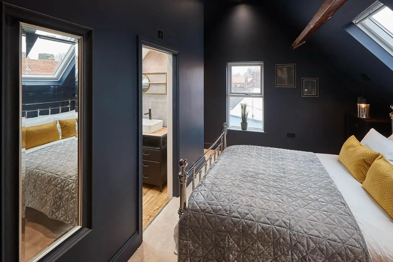 Host & - The Loft At Skinner St *