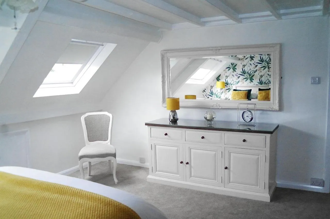 White Linen Whitby, Only 4*