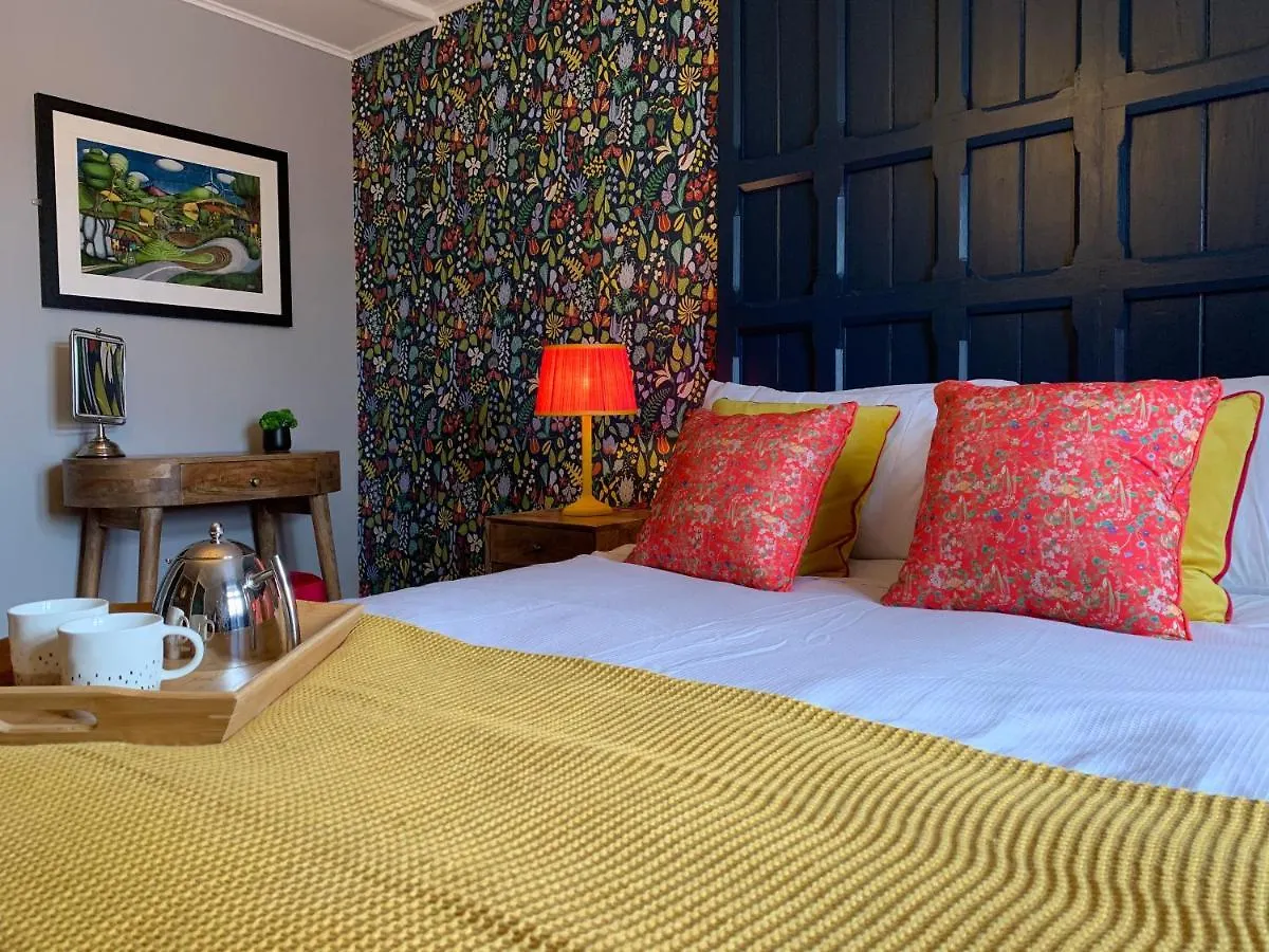 Sherlocks Bed & Breakfast *