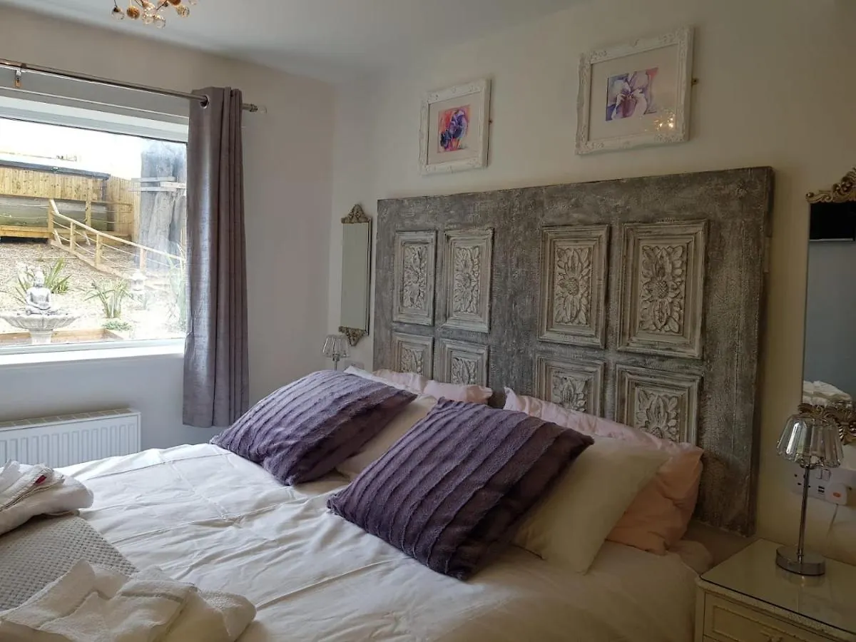 Abbey Field - Cyanacottages Holiday home *