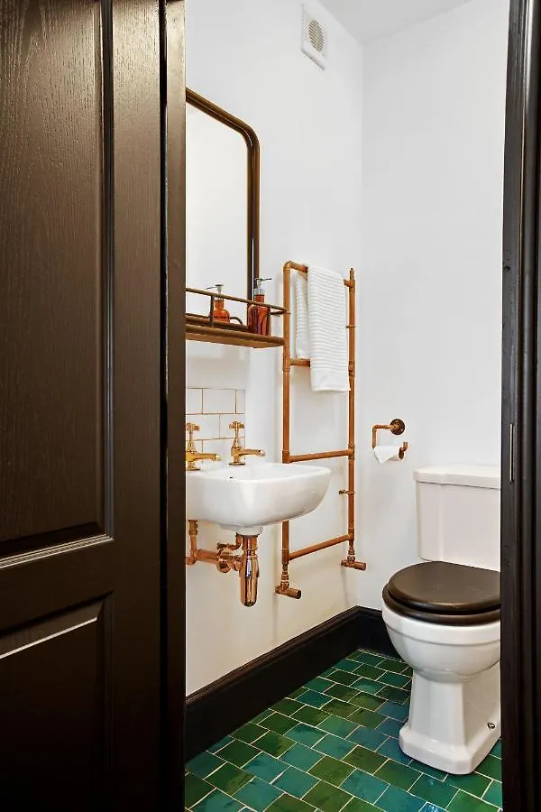 Jet Black Jewel 3* Whitby