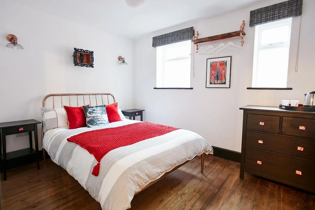 Jet Black Jewel 3* Whitby
