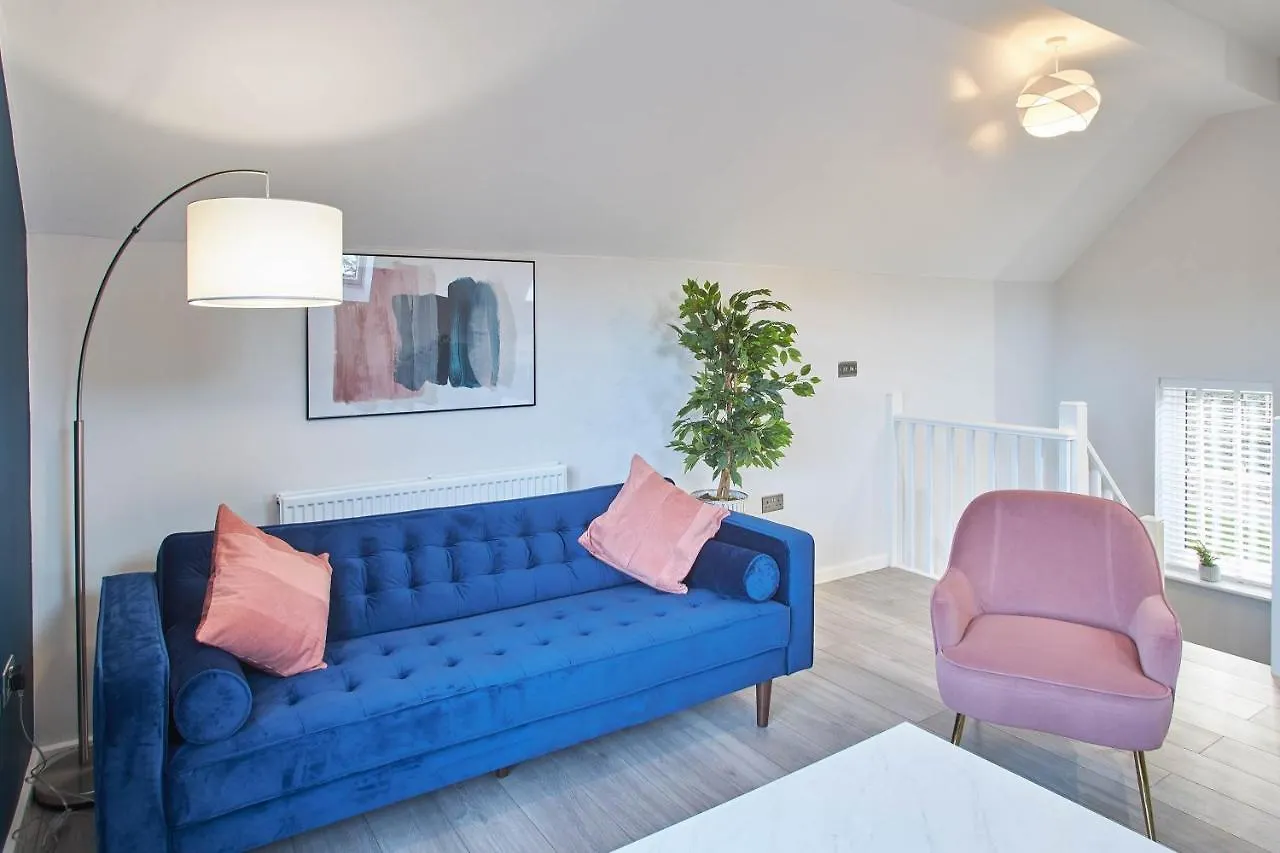 Host & - Guillemot House