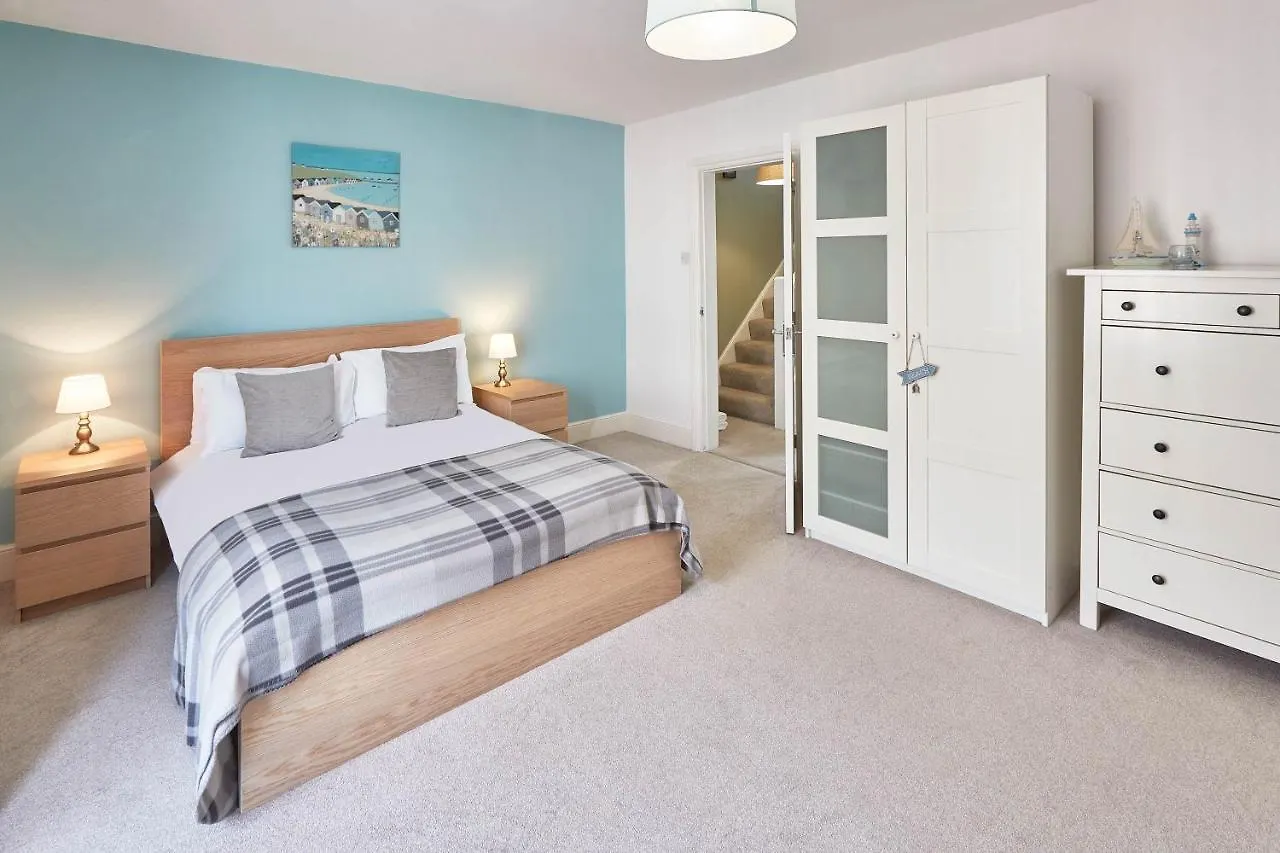 Host & - Elysium House Holiday home
