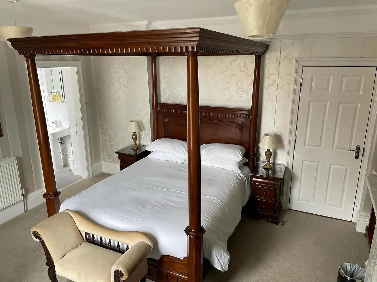 Arundel House Bed and Breakfast Γουίτμπι