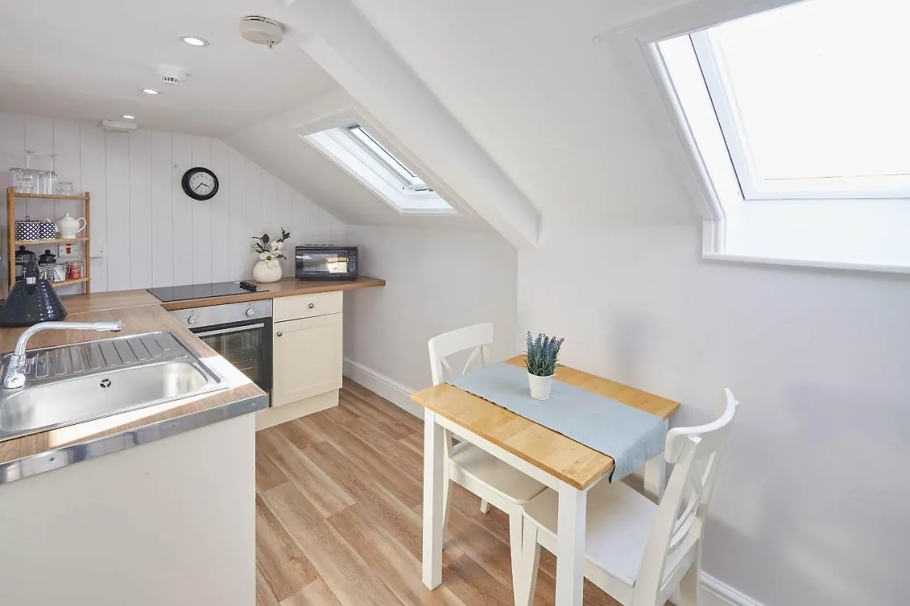 Apartment Host & - Cooks *
