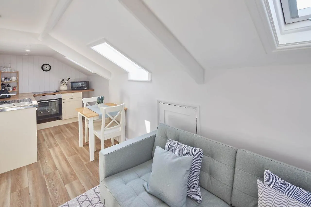 Apartment Host & - Cooks Whitby