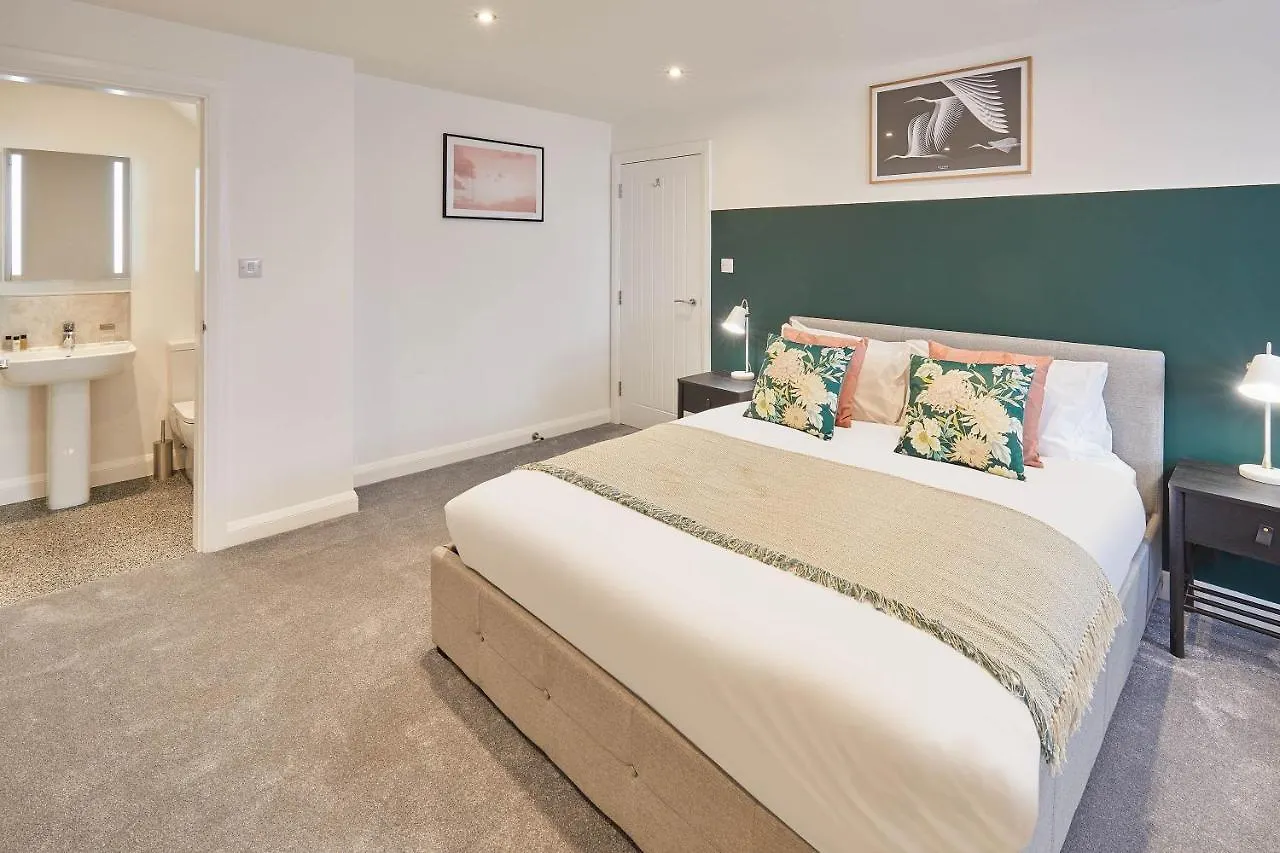 Apartment Host & - View *