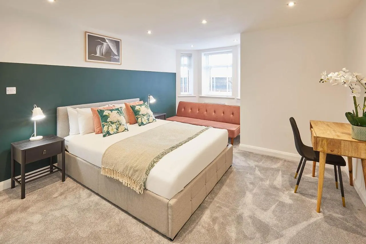 Apartment Host & - View *