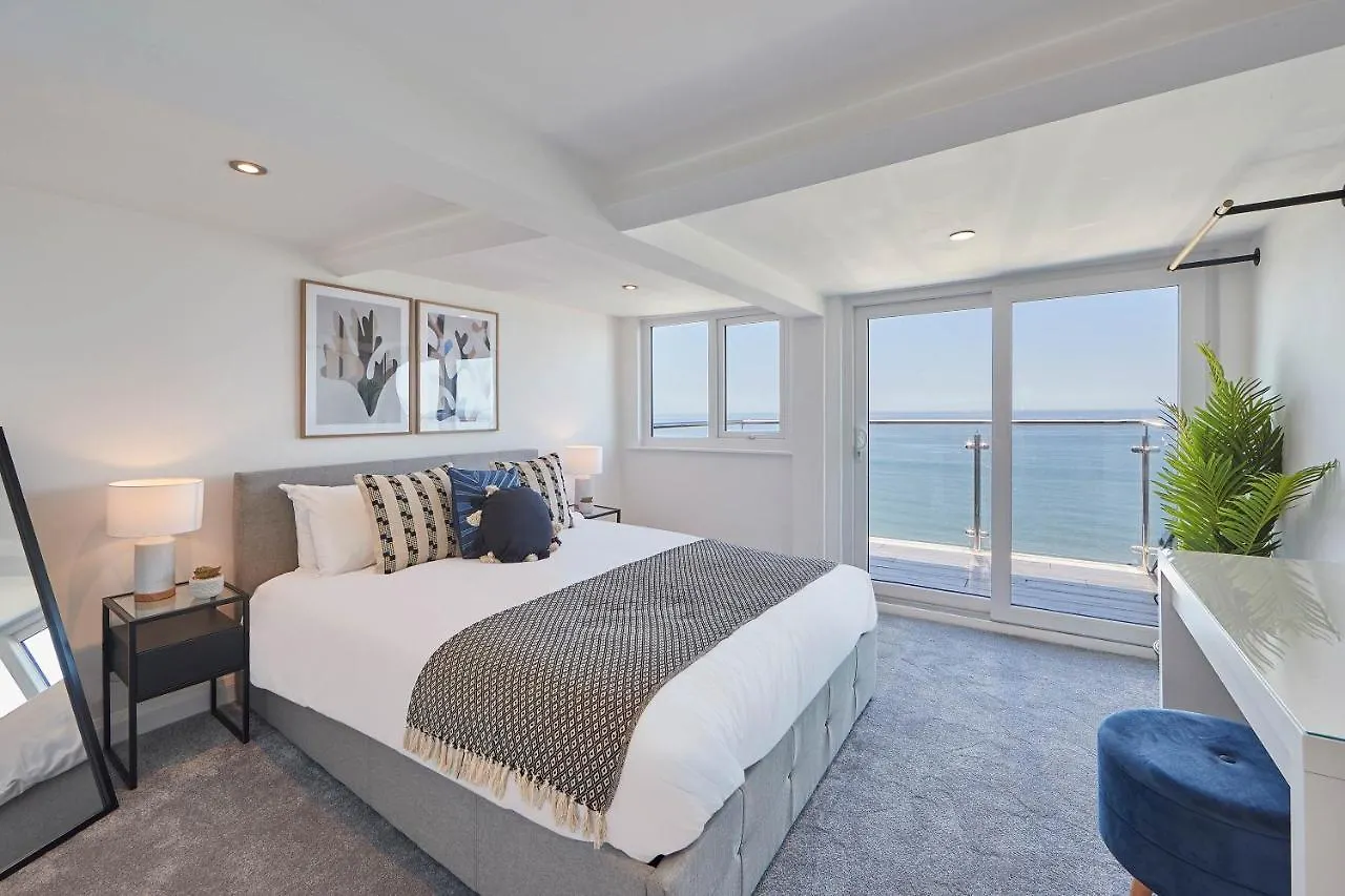 Host & - Pier View Penthouse Apartment