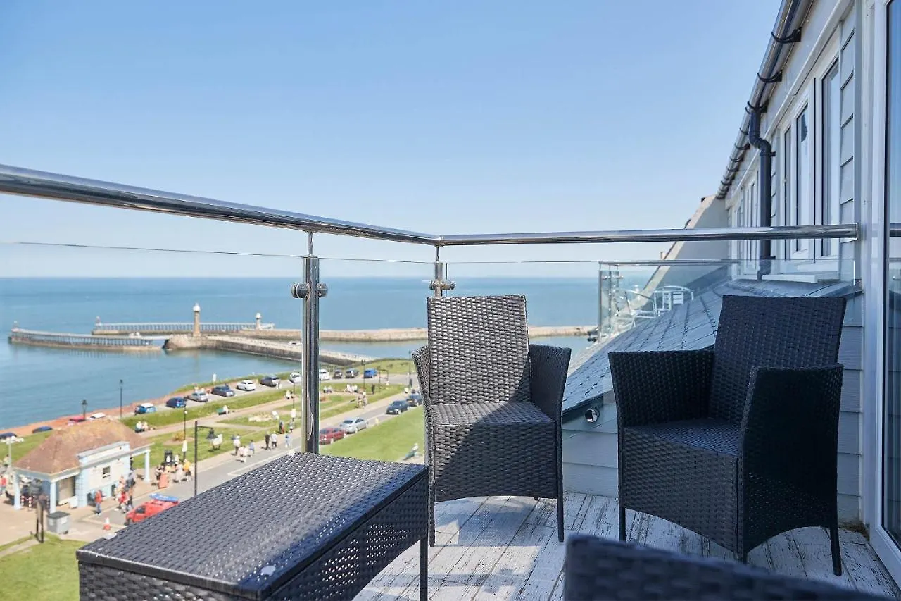 Host & - Pier View Penthouse Apartment