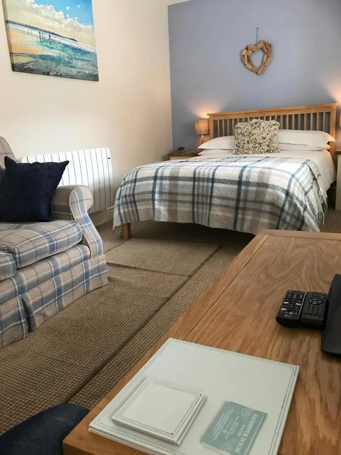 Elizabeth House 2*