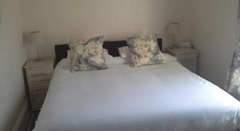 Arundel House 3*