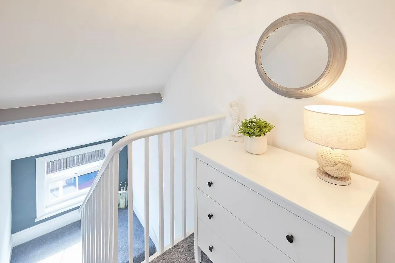 Apartment Host & - The Captain's Loft