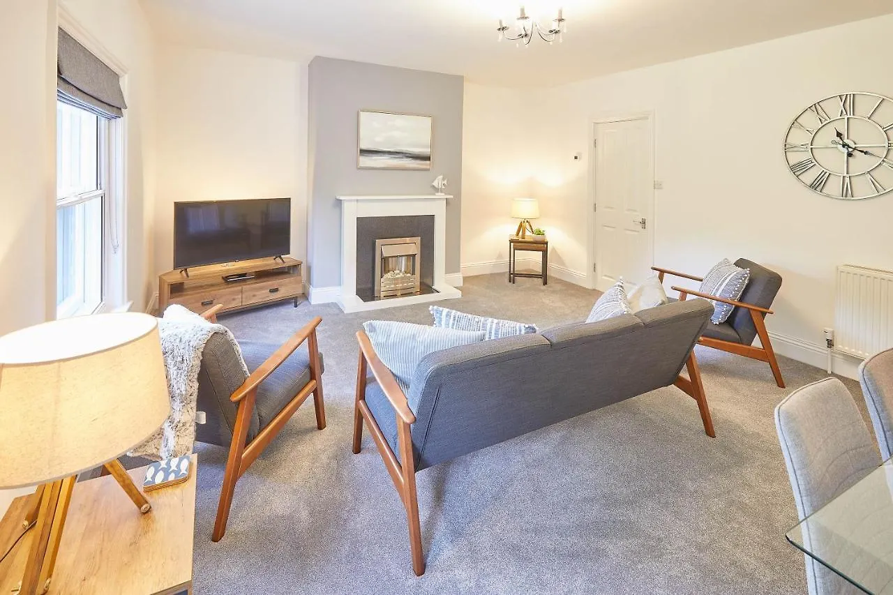 Apartment Host & - The Captain's Loft Whitby