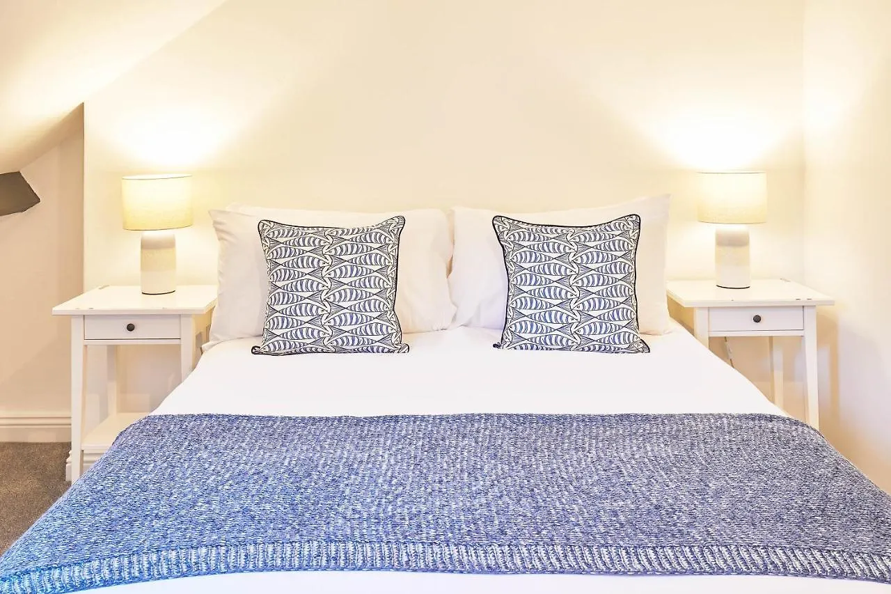 Host & - The Captain's Loft Apartment *