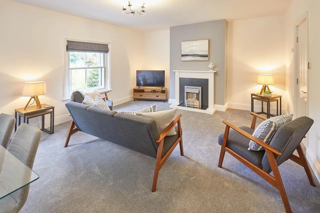 Host & - The Captain's Loft Apartment Whitby