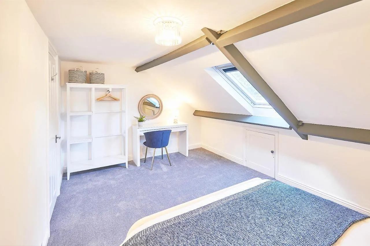 Host & - The Captain's Loft Apartment *