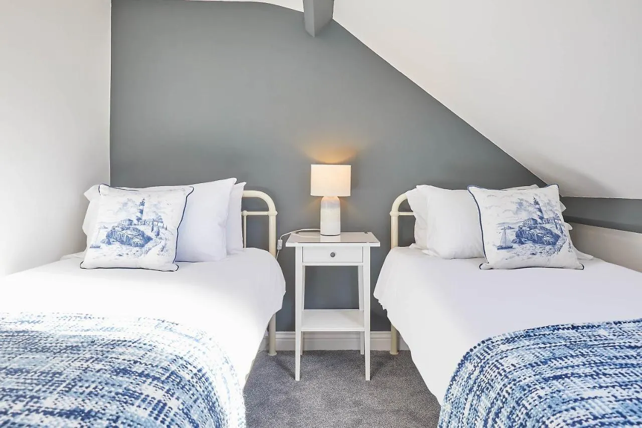 Host & - The Captain's Loft Apartment *
