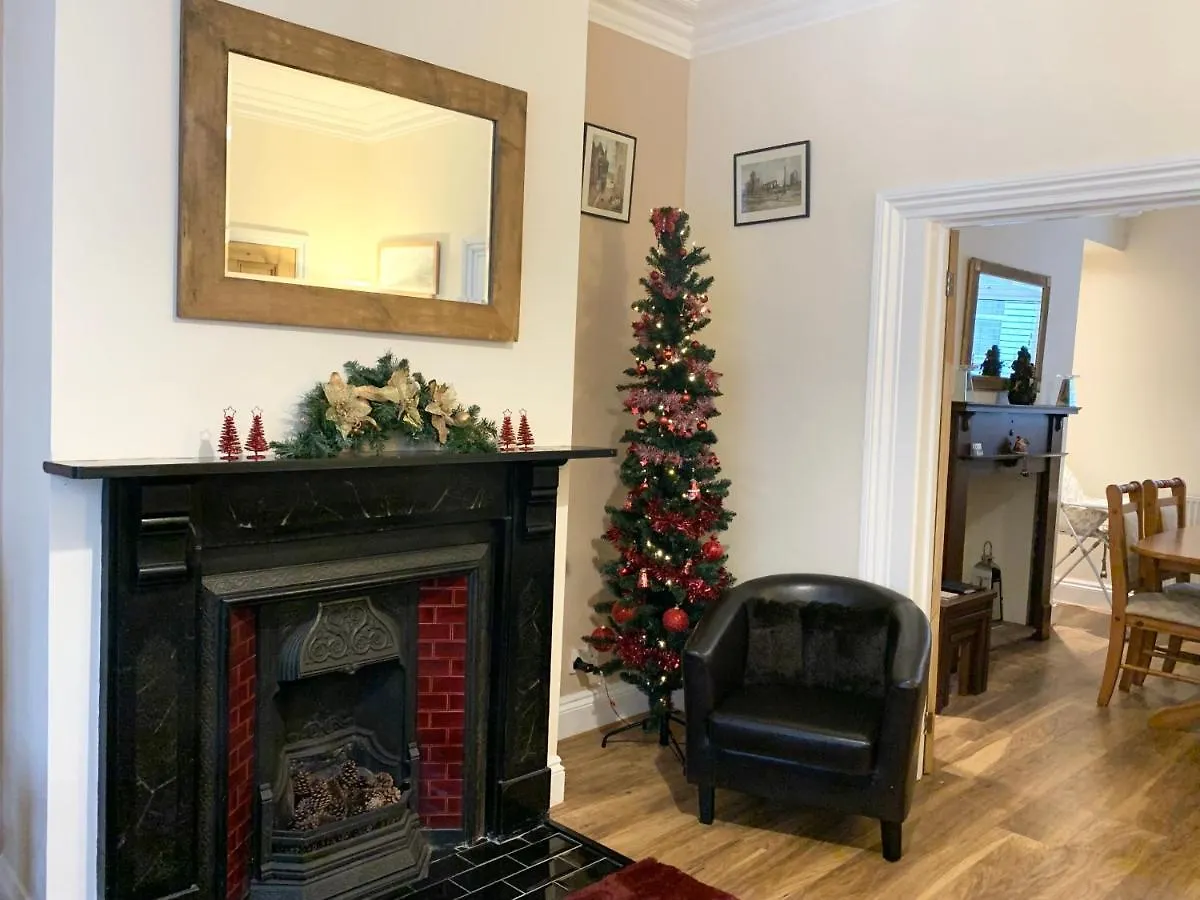 Willow Tree - Dog Friendly, Spacious & Central * Whitby