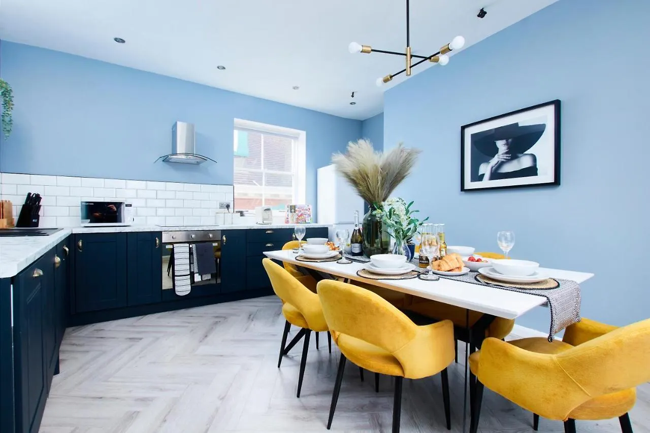 Newley Refurbished - Stylish 3 Bed Abode In - Sleeps 7 * Whitby
