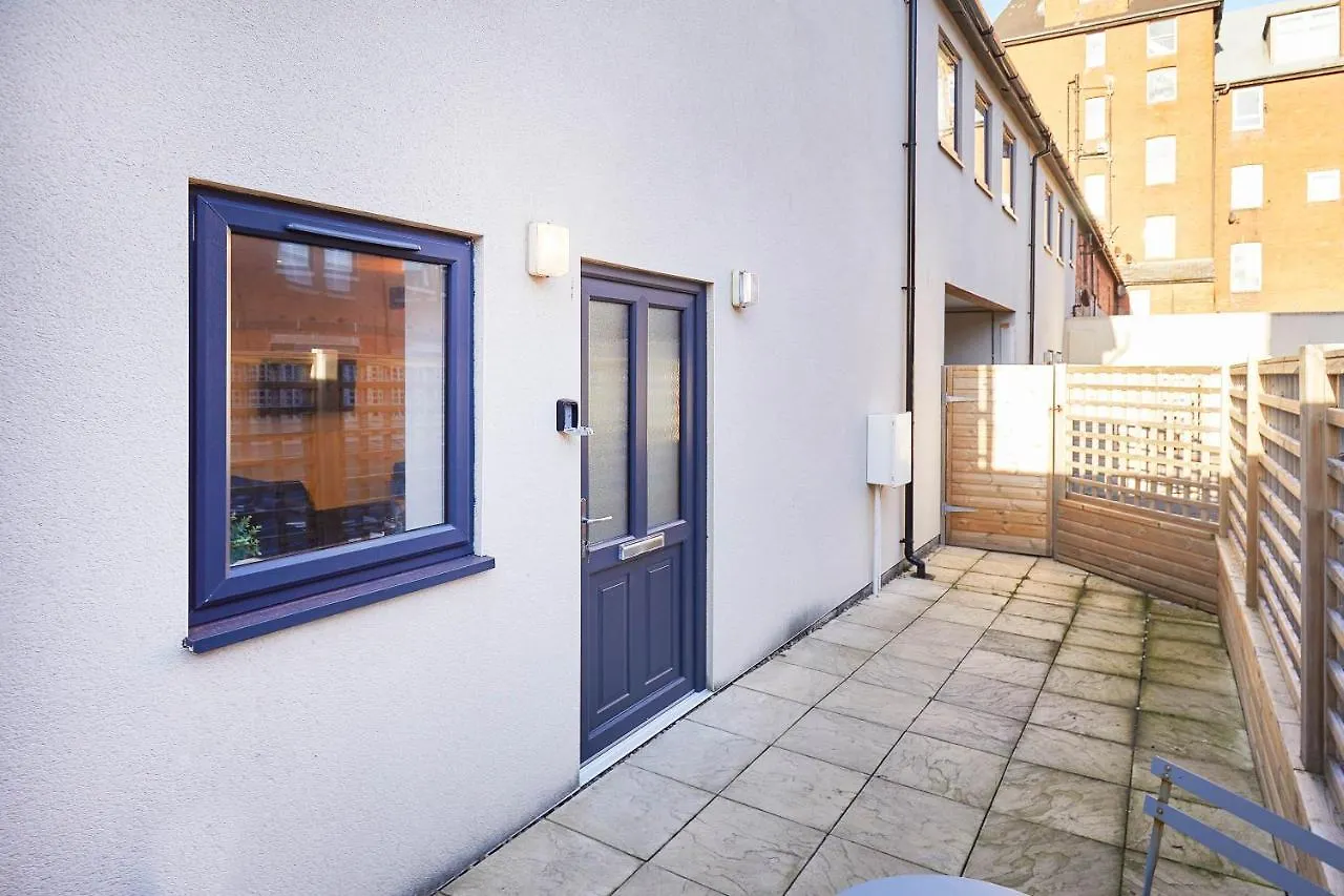 Host & - West Cliff Retreat Holiday home Whitby