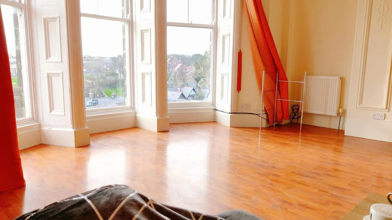 Full Nature Views Dancinglivingroom French Flat Apartment *