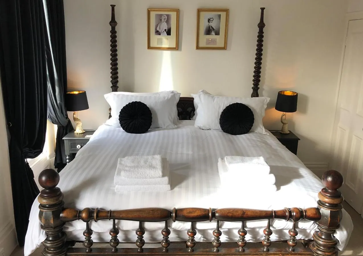 High Tor Bed & Breakfast 4*