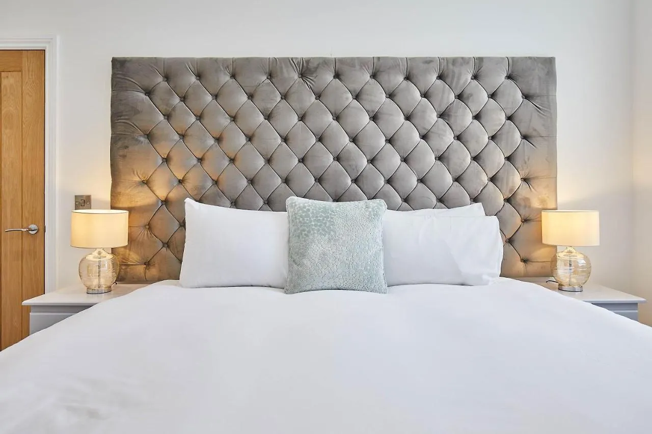 Host & - The Connell Apartment