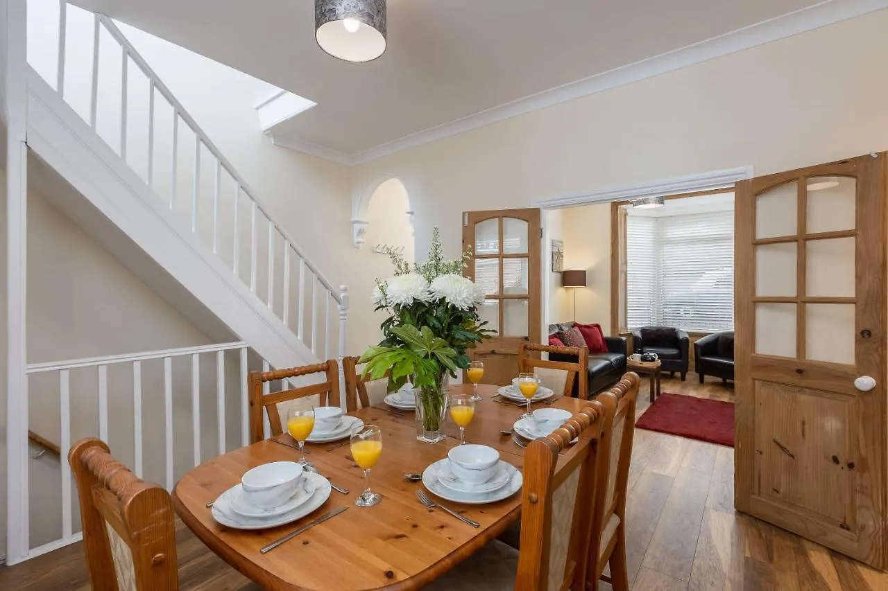 Willow Tree - Dog Friendly, Spacious & Central