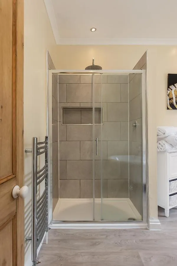 Willow Tree - Dog Friendly, Spacious & Central Holiday home *