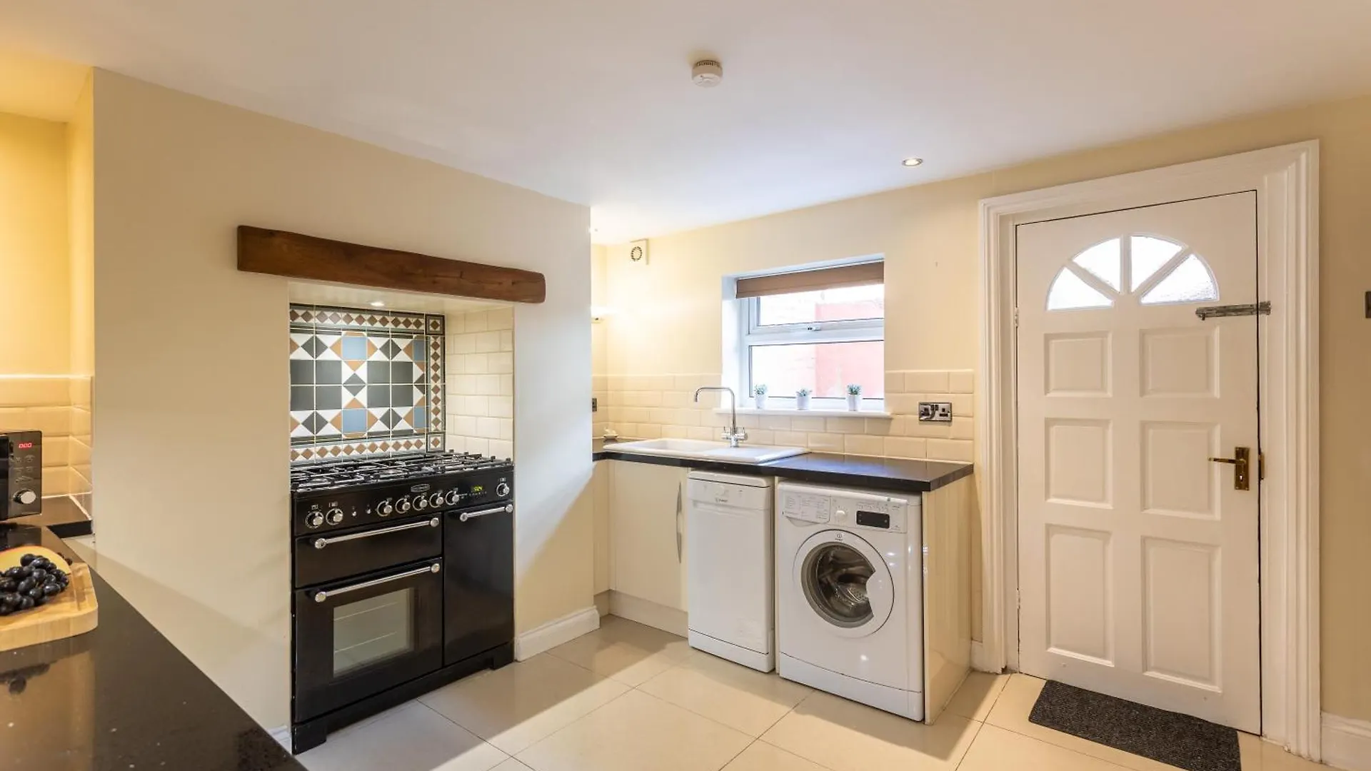 Willow Tree - Dog Friendly, Spacious & Central Whitby