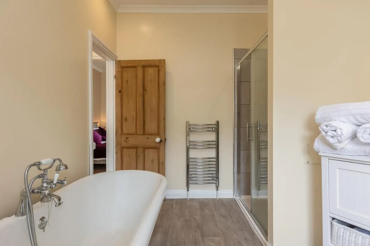 Willow Tree - Dog Friendly, Spacious & Central Holiday home *
