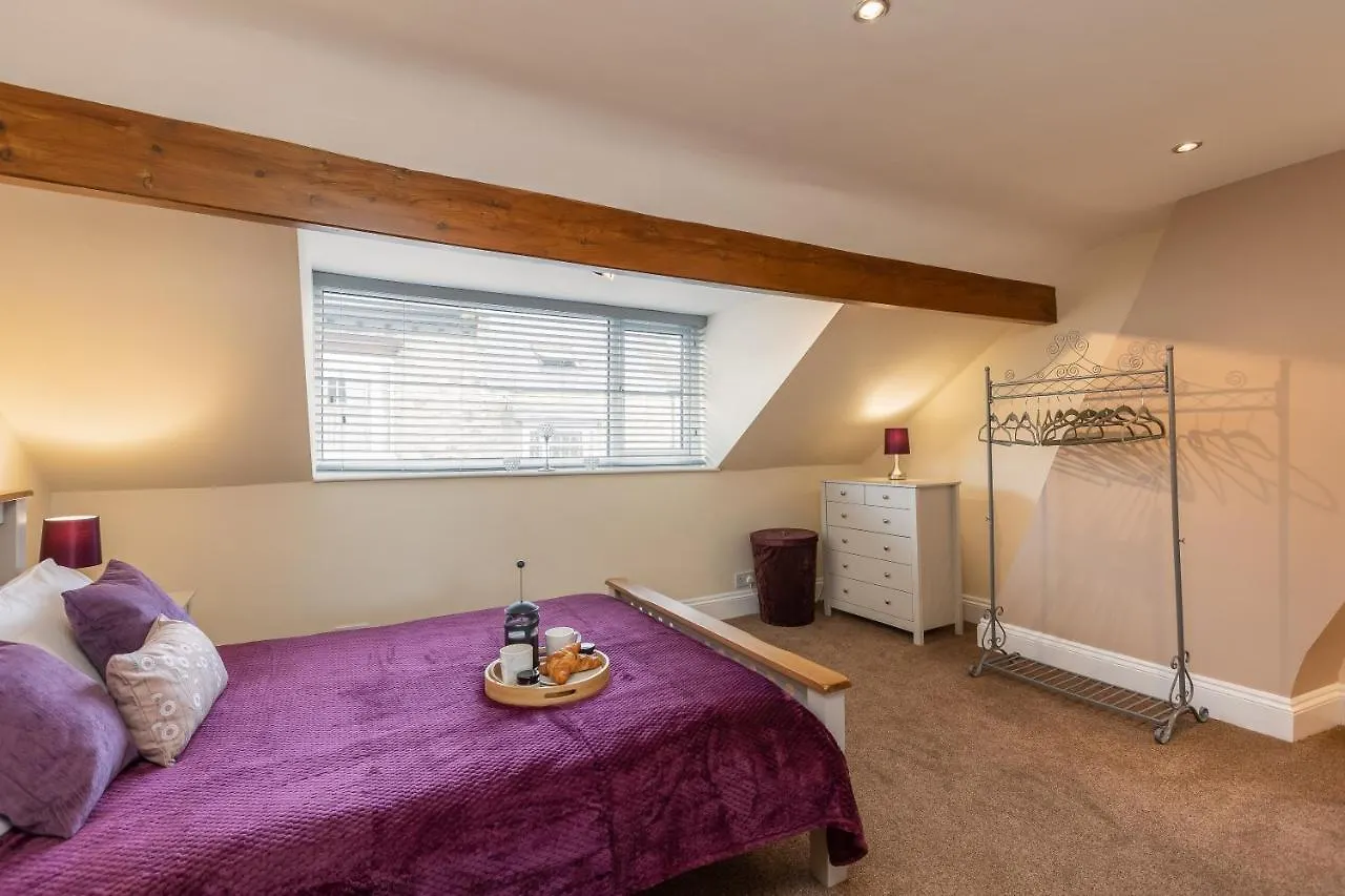 Willow Tree - Dog Friendly, Spacious & Central * Whitby