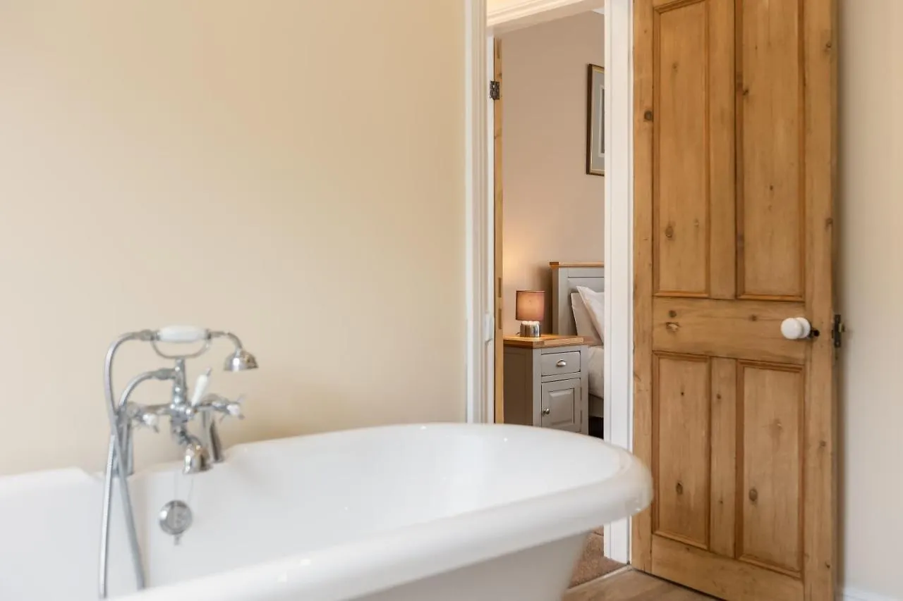 Willow Tree - Dog Friendly, Spacious & Central Holiday home *