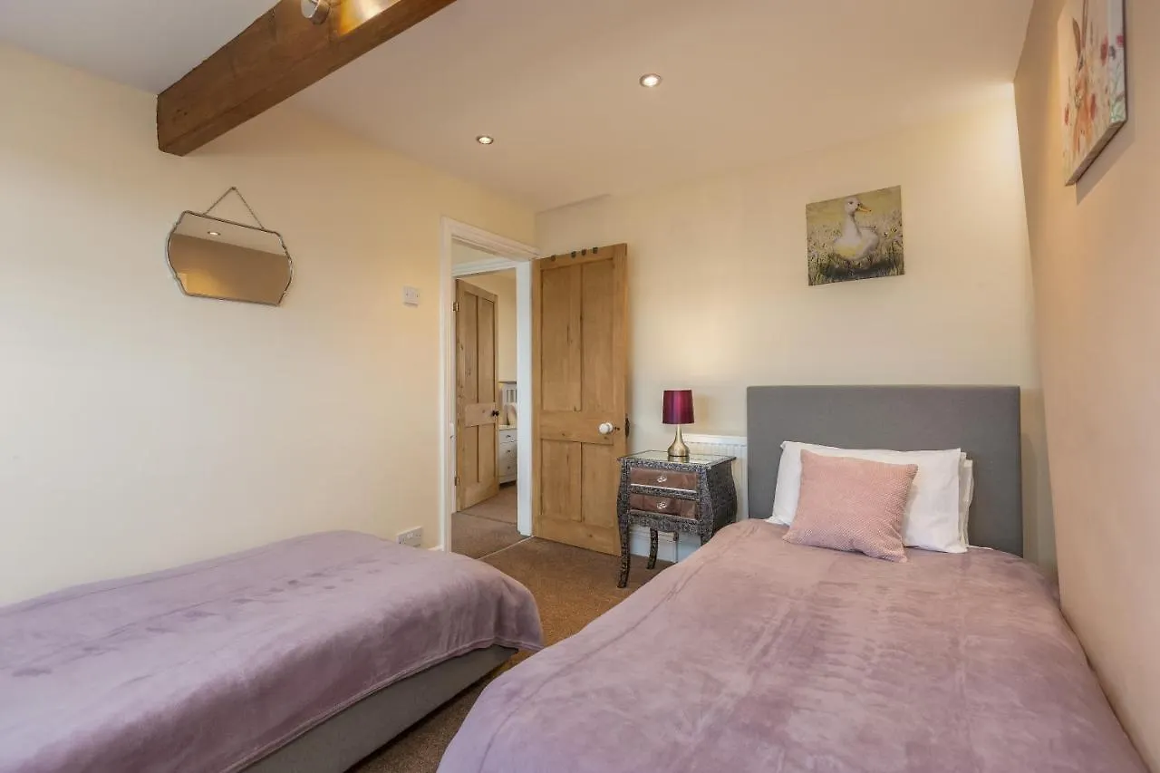 Holiday home Willow Tree - Dog Friendly, Spacious & Central Whitby