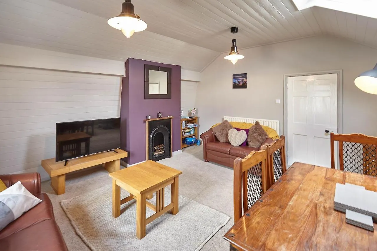 Apartment Host & - Leesholme Loft