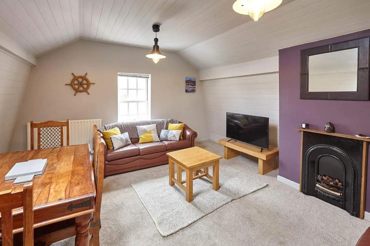 Host & - Leesholme Loft * Whitby