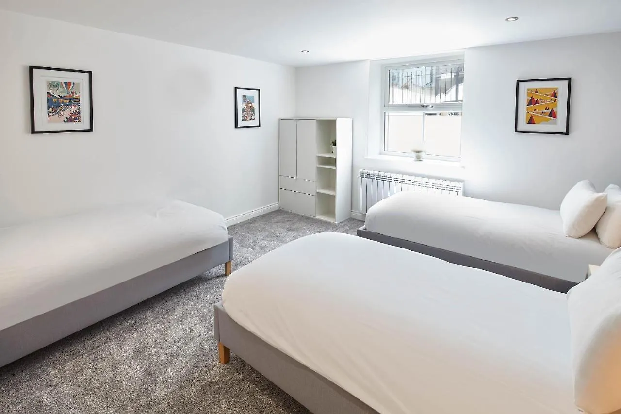Host & - The Royal Hideaway Apartment Whitby