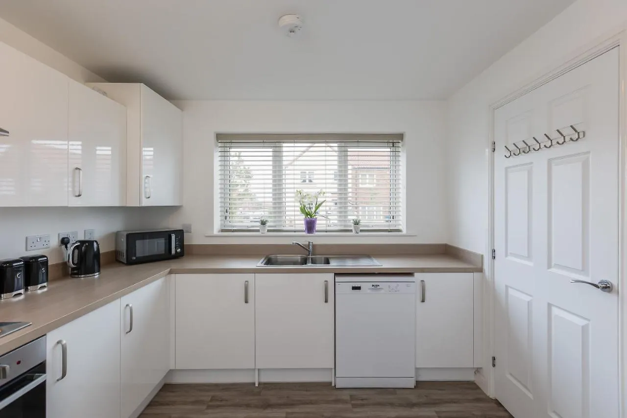 Holiday home Arundel - Luxurious, Homely & Dog Friendly With Parking Whitby