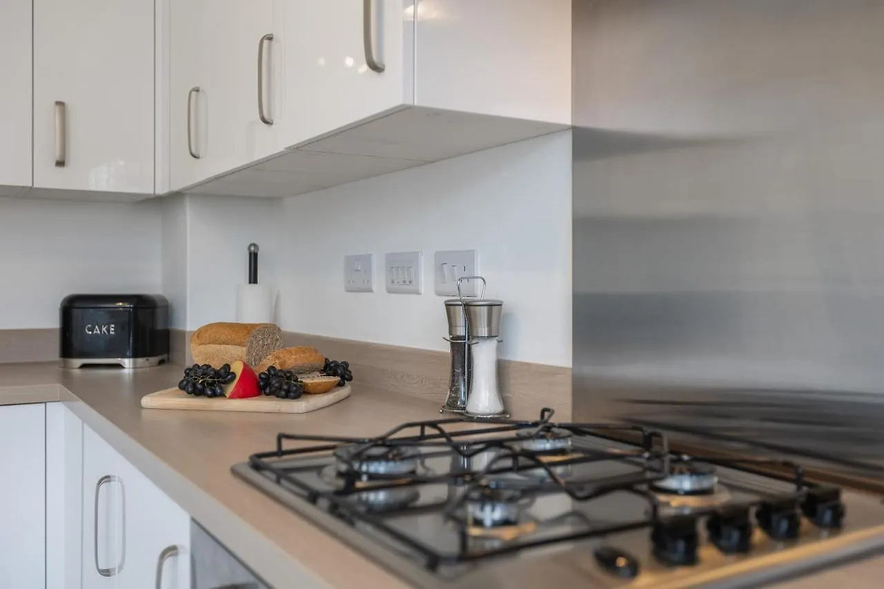 Holiday home Arundel - Luxurious, Homely & Dog Friendly With Parking Whitby
