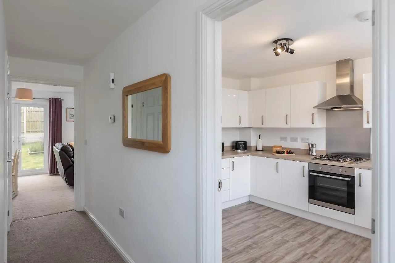 Arundel - Luxurious, Homely & Dog Friendly With Parking Holiday home Whitby