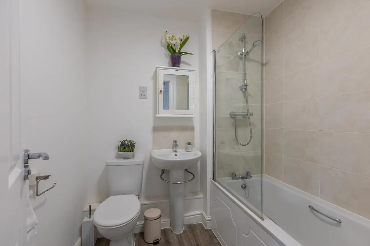 Holiday home Arundel - Luxurious, Homely & Dog Friendly With Parking Whitby