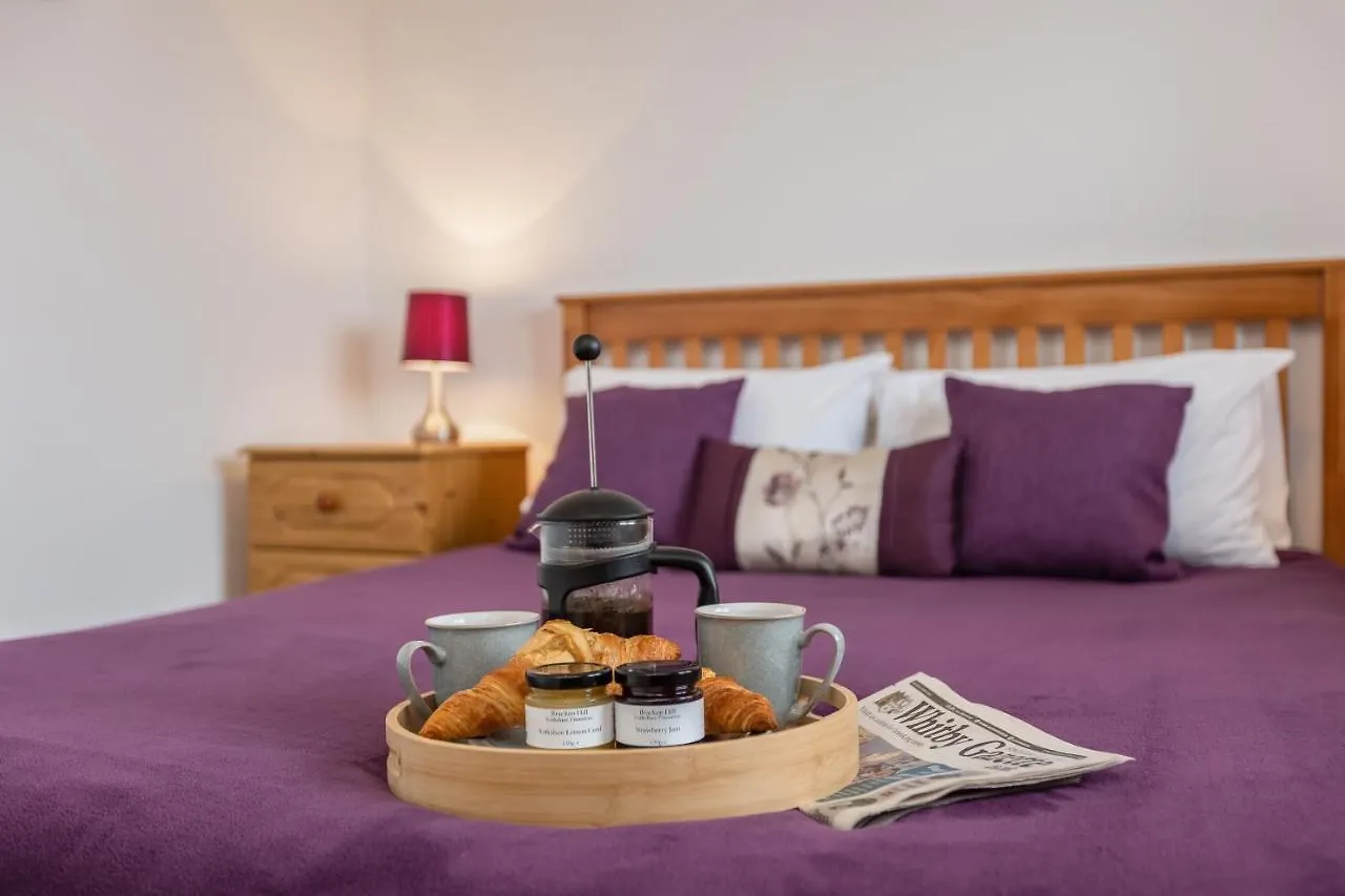 Holiday home Arundel - Luxurious, Homely & Dog Friendly With Parking Whitby