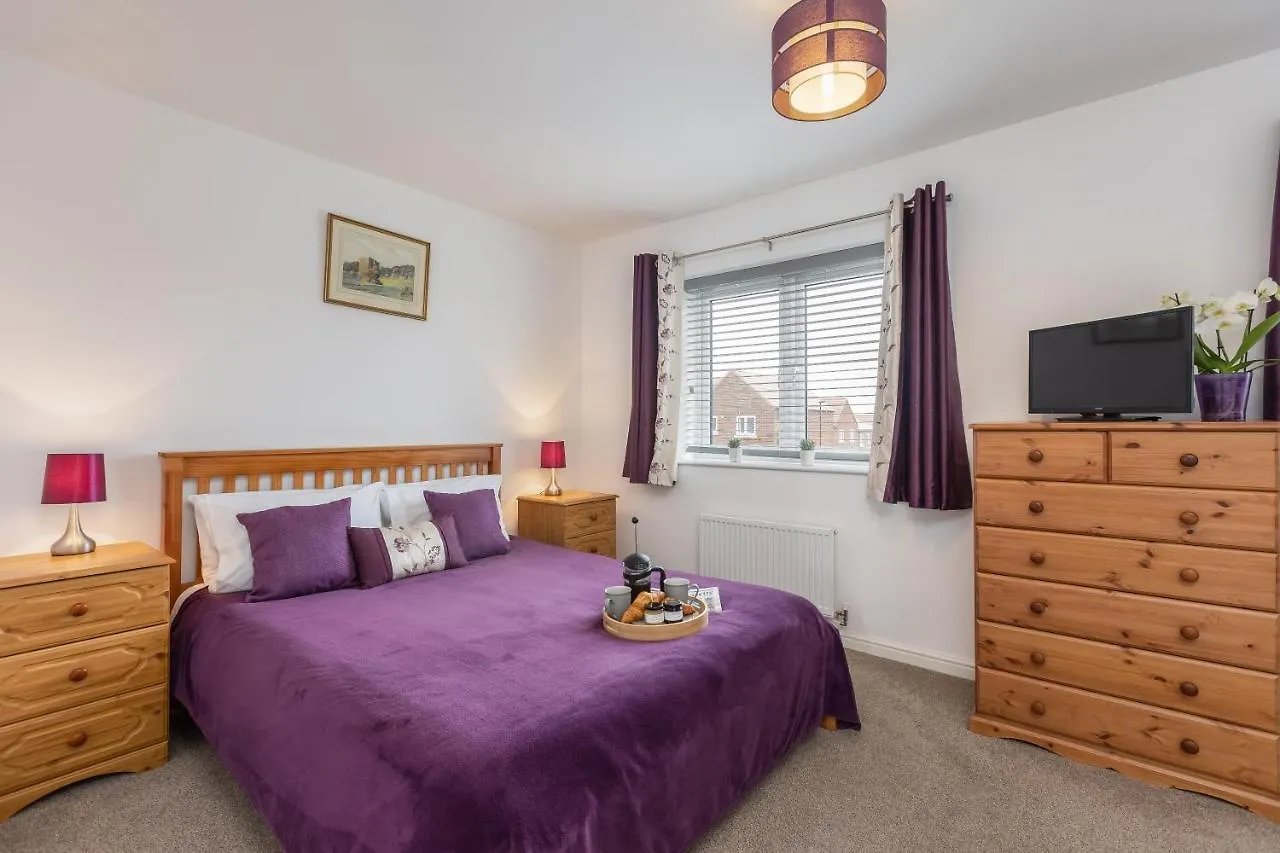 Arundel - Luxurious, Homely & Dog Friendly With Parking Holiday home *