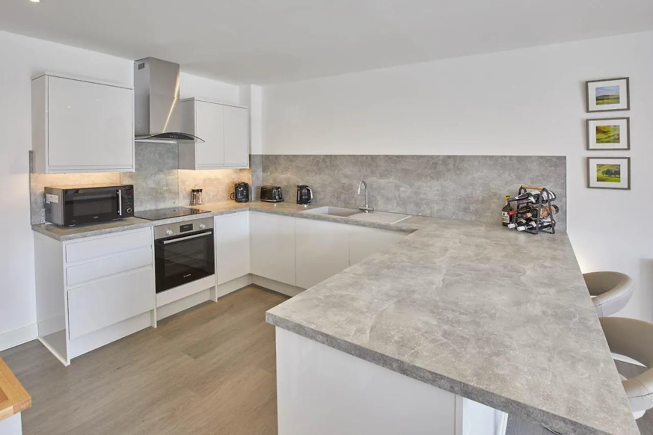Host & - Even Keel Apartment