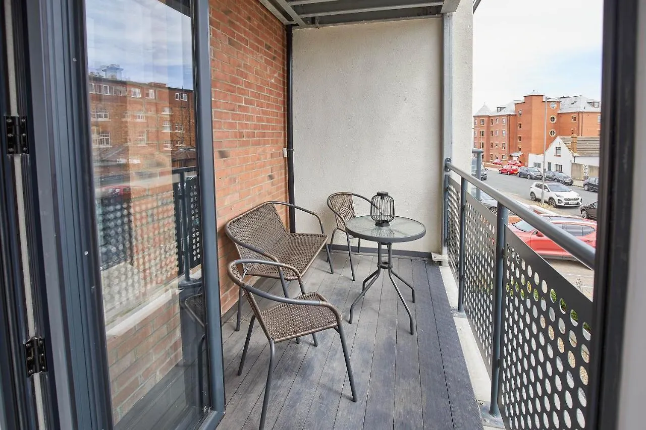 Host & - Even Keel Apartment *