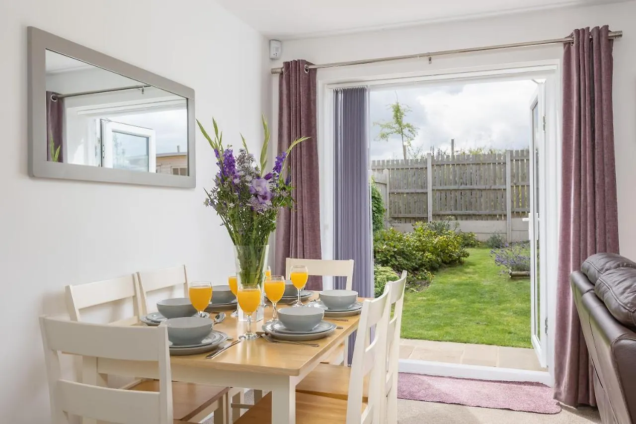 Holiday home Arundel - Luxurious, Homely & Dog Friendly With Parking Whitby