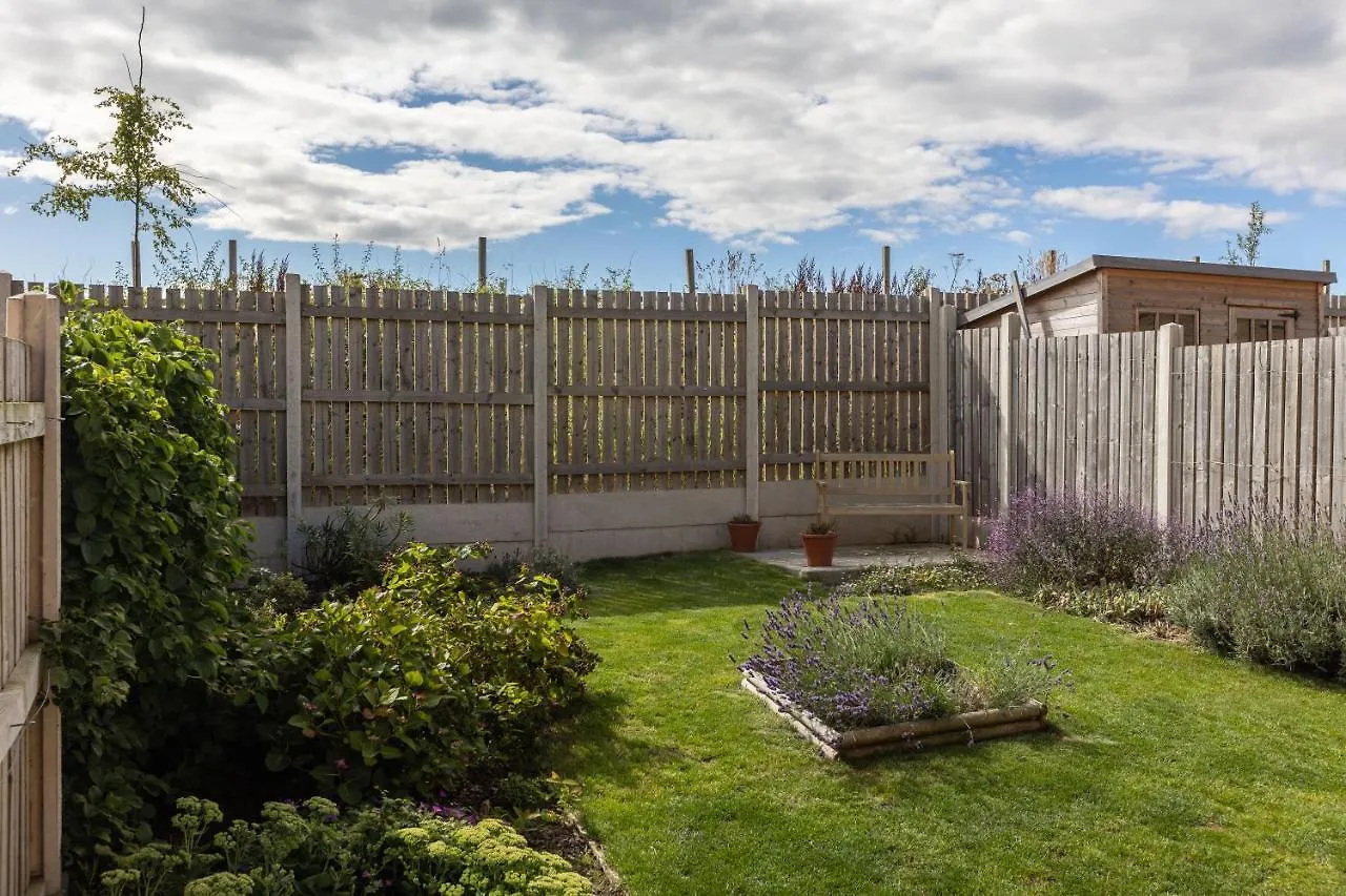 Holiday home Arundel - Luxurious, Homely & Dog Friendly With Parking Whitby