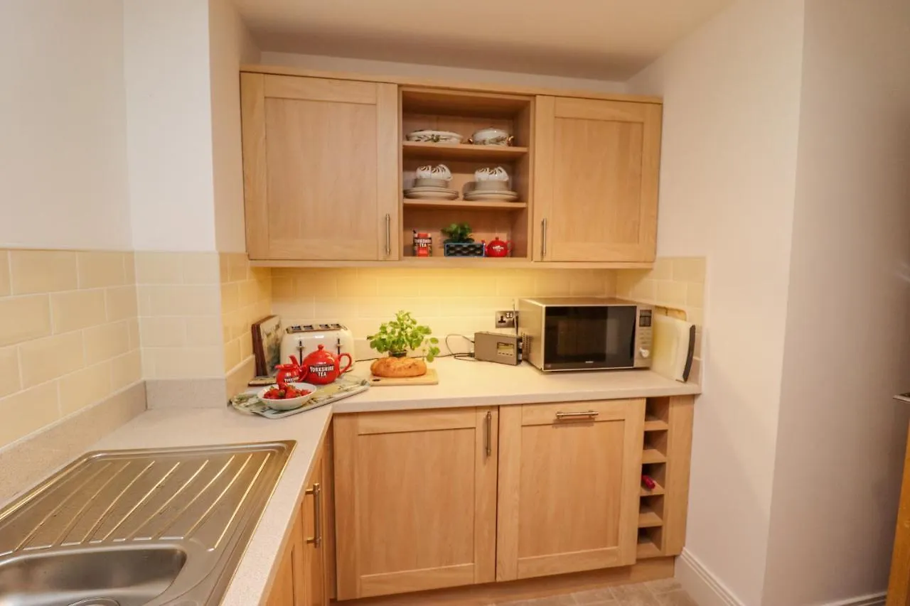 Above & Beyond Apartment *
